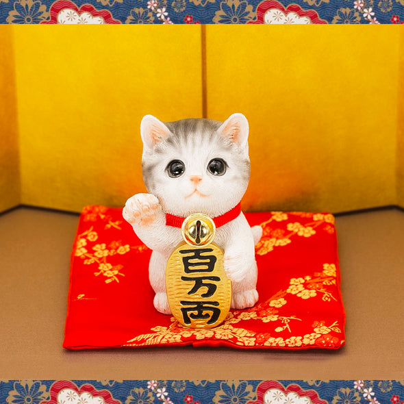 [デバリエ] 招き猫 猫 置物 癒し 商売繁盛 厄除け 病除け 開運 金運アップ 福を招く 玄関 飲食店 開店祝い 飾り物 誕生日 記念日 クリスマス 新年 プレゼント 雑貨 オブジェ (百万両サバトラ)cb039w