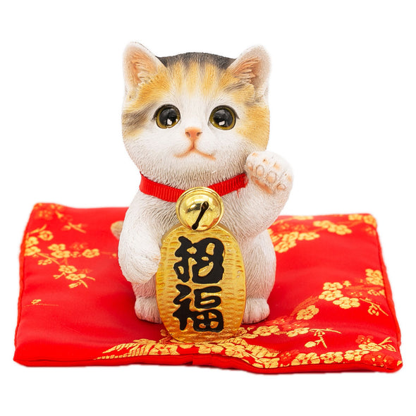 [デバリエ] 招き猫 猫 置物 癒し 商売繁盛 厄除け 病除け 開運 金運アップ 福を招く 玄関 飲食店 開店祝い 飾り物 誕生日 記念日 クリスマス 新年 プレゼント 雑貨 オブジェ (招福三毛猫)cb040m