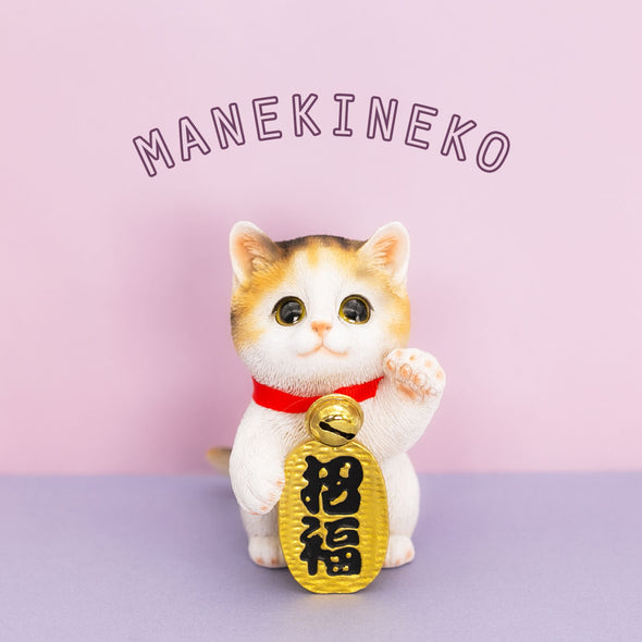 [デバリエ] 招き猫 猫 置物 癒し 商売繁盛 厄除け 病除け 開運 金運アップ 福を招く 玄関 飲食店 開店祝い 飾り物 誕生日 記念日 クリスマス 新年 プレゼント 雑貨 オブジェ (招福三毛猫)cb040m