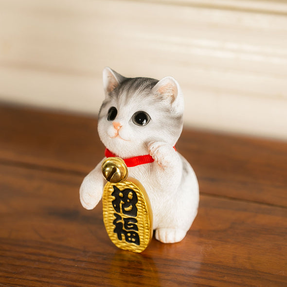 [デバリエ] 招き猫 猫 置物 癒し 商売繁盛 厄除け 病除け 開運 金運アップ 福を招く 玄関 飲食店 開店祝い 飾り物 誕生日 記念日 クリスマス 新年 プレゼント 雑貨 オブジェ (招福サバトラ)cb040w