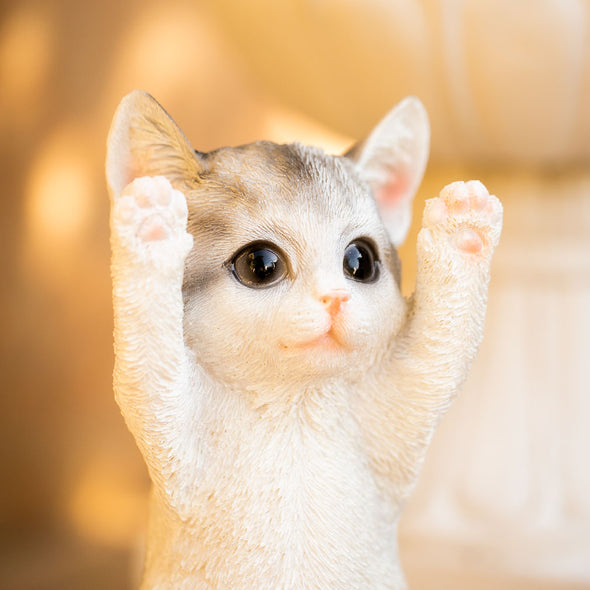[デバリエ] cn73 猫の置物 インテリア ガーデニング オーナメント 猫 好き な 人 へ の プレゼント 誕生日プレゼント 女性 レジン製 ギフト 最適なプレゼント (ばんざいサバトラ)