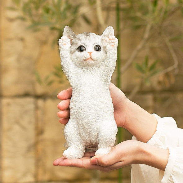 [デバリエ] cn73 猫の置物 インテリア ガーデニング オーナメント 猫 好き な 人 へ の プレゼント 誕生日プレゼント 女性 レジン製 ギフト 最適なプレゼント (ばんざいサバトラ)